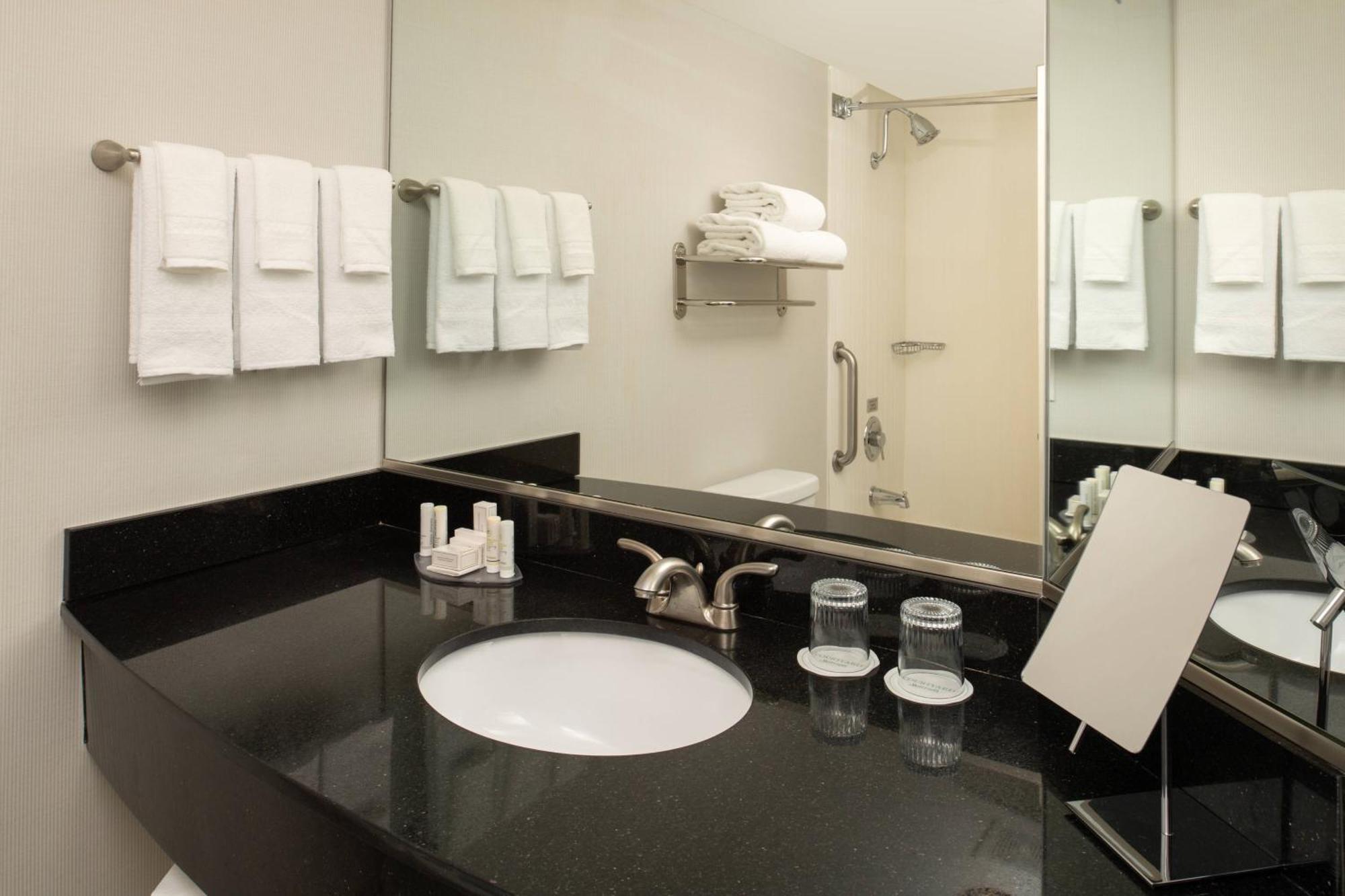 Hotel Courtyard By Marriott Portland Airport Zewnętrze zdjęcie